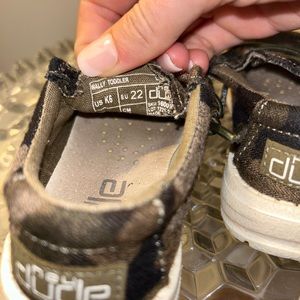 Toddler Hey Dudes 
Size 6 EUC